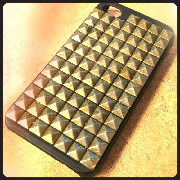 Accessories - STUDDED IPHONE 4/4S SNAP CASE