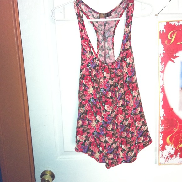 ✴️️️DONATED✴️Red & Purple Floral Blouse