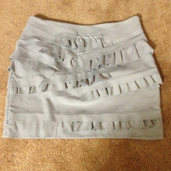 REDUCED Ruffle Skirt - Picture 3 of 4