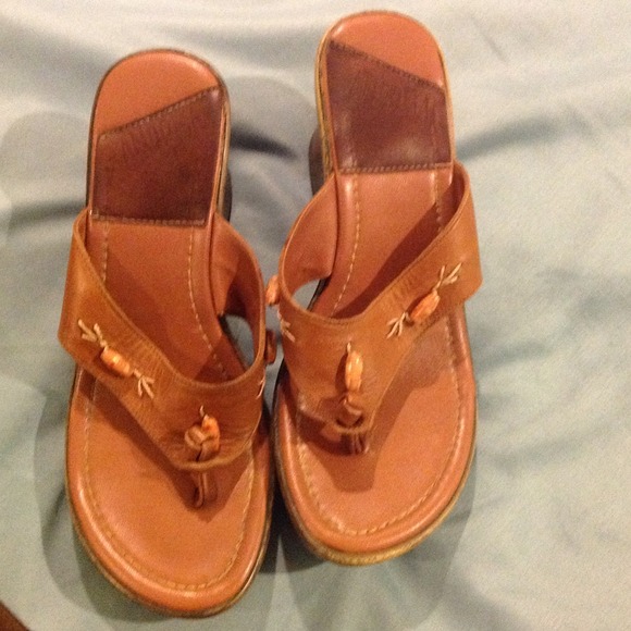 Very cute sandals for the summer!!
