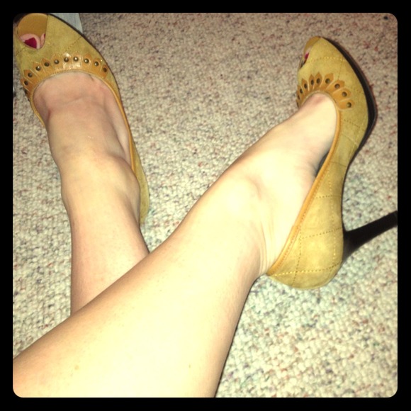 Sold in bundle!! *BCBG Heels, mustard yellow.