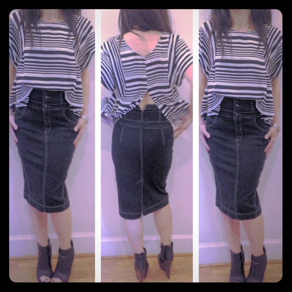 Denim - New Retro Chic dark denim to knee skirt very chic