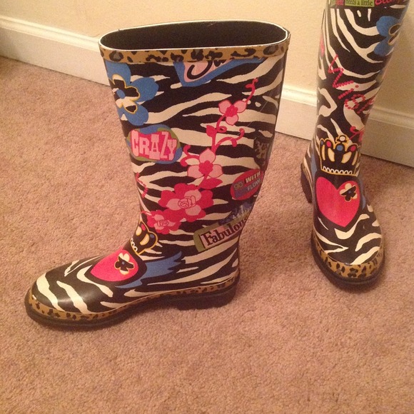 Fabulous zebra rain boots - Picture 2 of 3