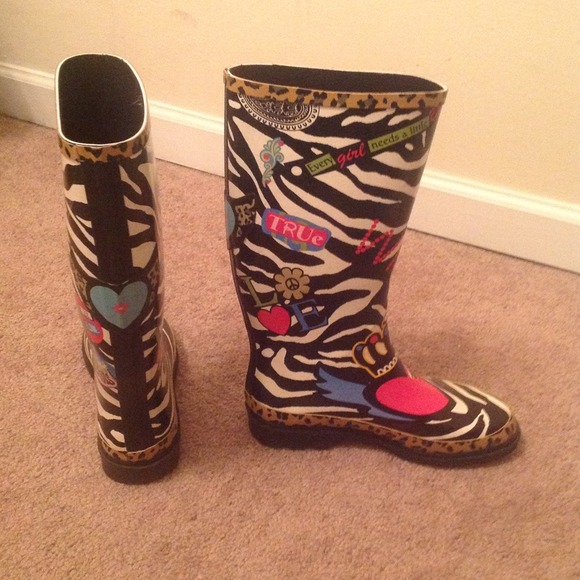 Fabulous zebra rain boots - Picture 3 of 3