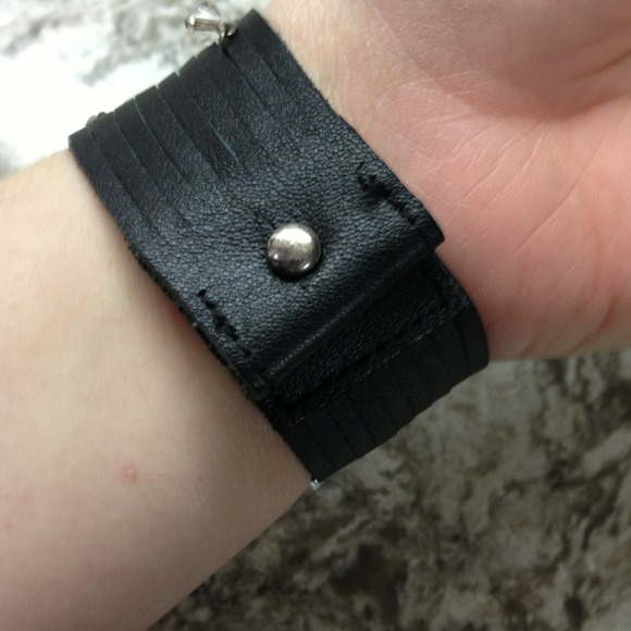 Leather bracelet. - Picture 2 of 4