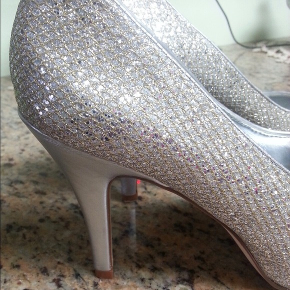 ♦Reduced♦Aldo shoes sparkle gold and silver - Picture 2 of 4