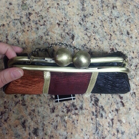 🔷Reduced🔷NWT C E M clutch - Picture 2 of 4