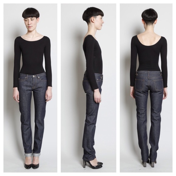 NWT A.P.C. Shorter new cure indigo denim jeans.