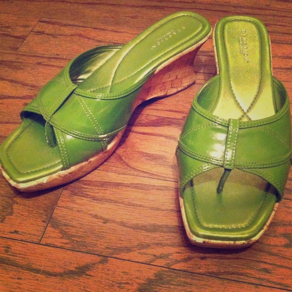 Kenneth Cole Reaction Wedges