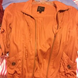 Thin sweater... Wore twice good condition