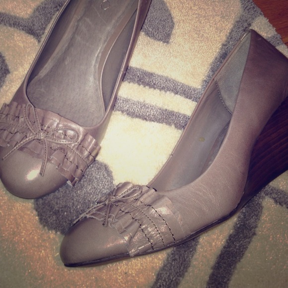 ALDO gray wedge.