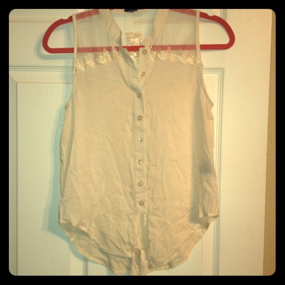 ⛔⛔SOLD in bundle⛔⛔Off White Sheer & Button Up