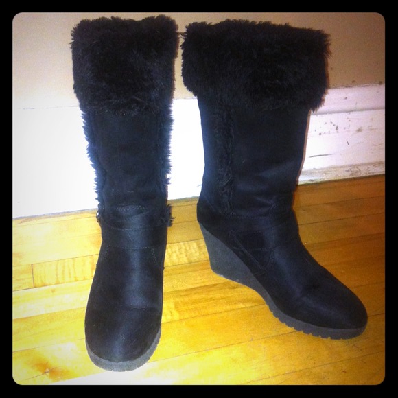 Fur wedged boots