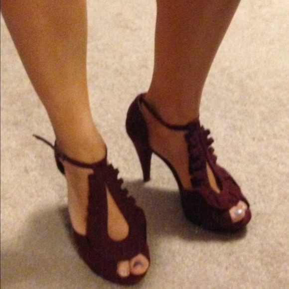 Heels - Picture 2 of 2