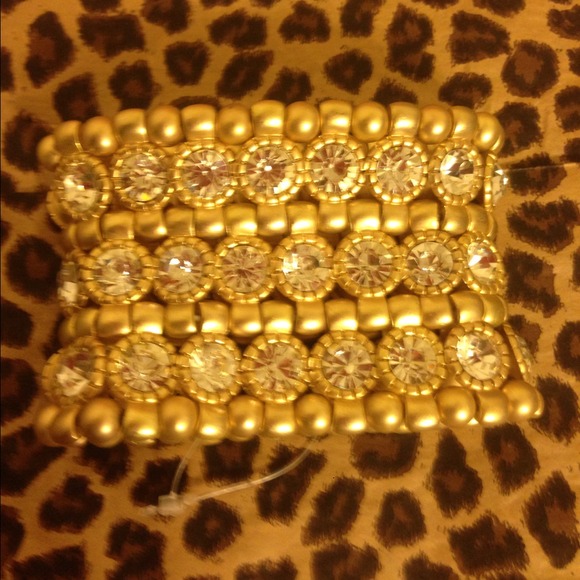 🎉SOLD🎉 Gold Tone Bracelet with Rhinestones! ✨ - Picture 3 of 3