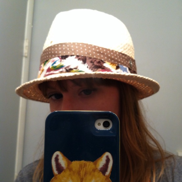 Straw Hat With Ribbon - Picture 2 of 4