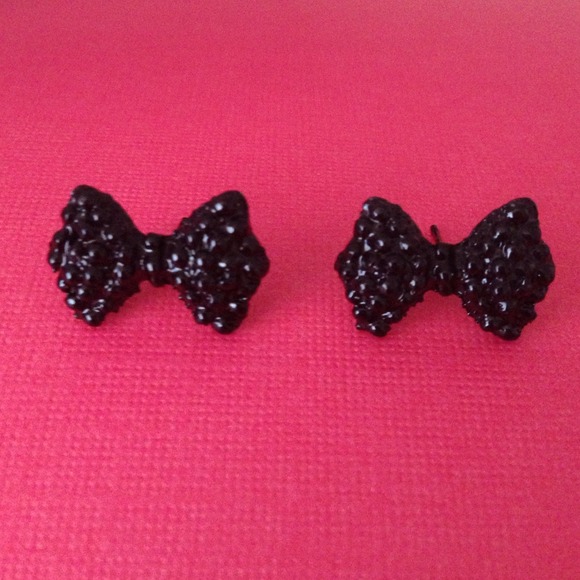 Bow Earrings - Picture 3 of 3