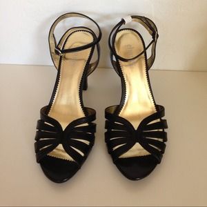 ON HOLD**for chichipp Blck Charles David heels