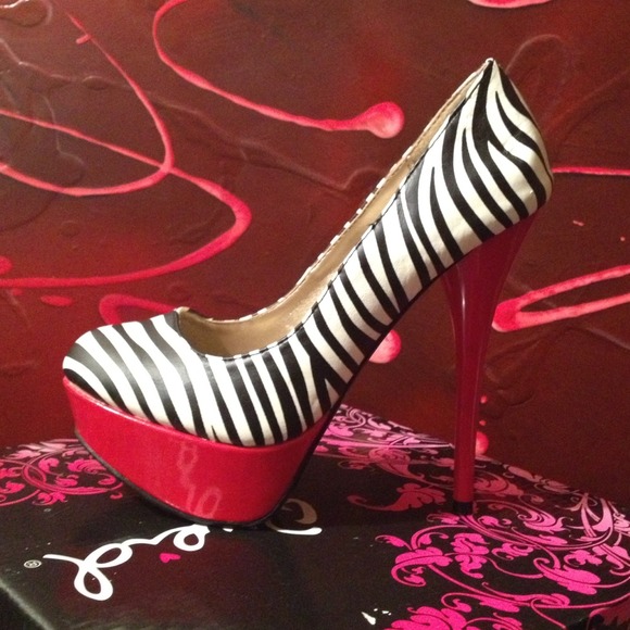 Sexy zebra pumps - Picture 2 of 2