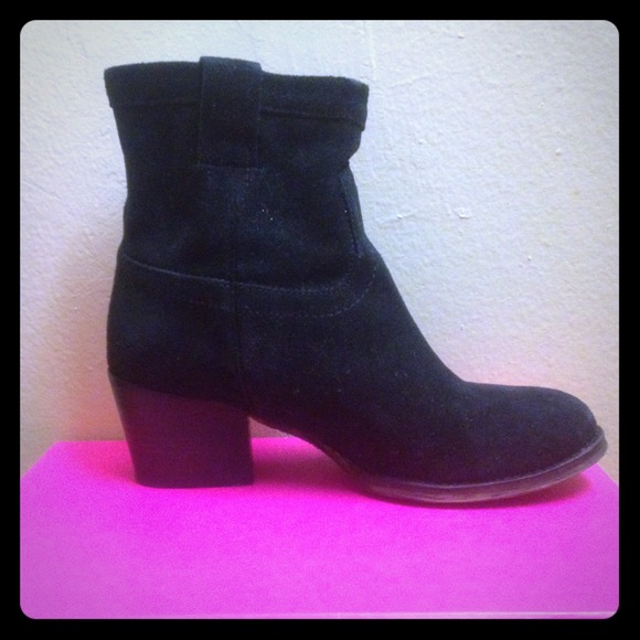 Steve madden suede boot