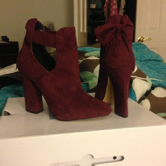 Plum colored heels - Picture 1 of 4