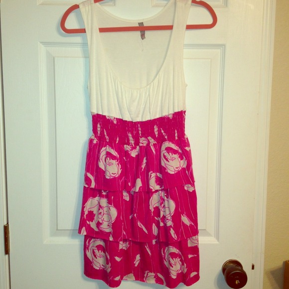 ⛔⛔SOLD in bundle⛔⛔White & Pink Floral Dress
