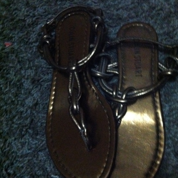 Coin Stuart sandals never wore