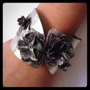 Gorgeous fashion bracelet