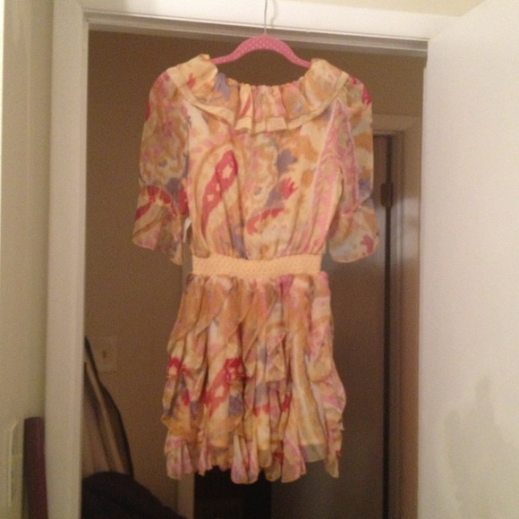 Ruffled short spring dress! - Picture 3 of 4