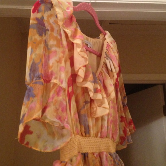 Ruffled short spring dress! - Picture 4 of 4