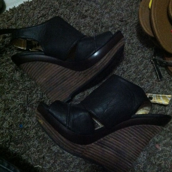 Peep toe wedge! 😀