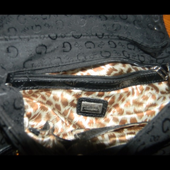 Guess handbag - Picture 3 of 3