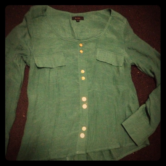 Emerald green long sleeve with gold buttons - Picture 1 of 2
