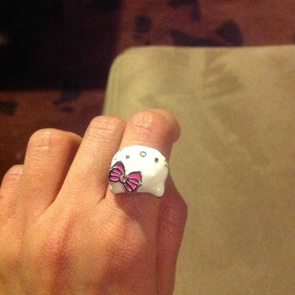 Hello Kitty Ring - Picture 2 of 2