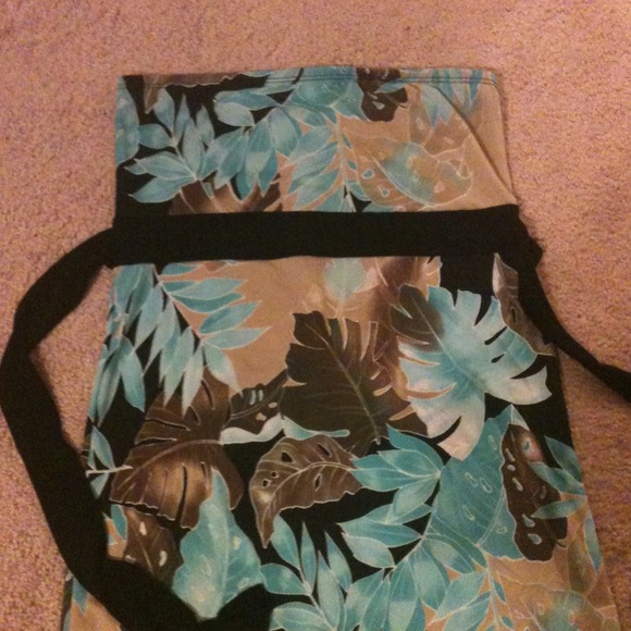 💙REALLY CUTE FLORAL STRAPLESS DRESS💙 - Picture 2 of 3