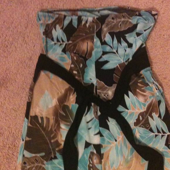 💙REALLY CUTE FLORAL STRAPLESS DRESS💙 - Picture 3 of 3