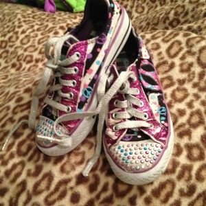 Girls sketchers