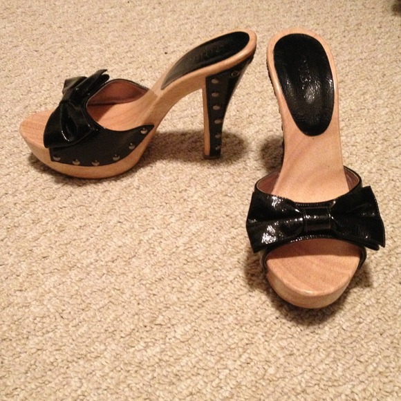 🎀✨Wooden Guess Heels✨🎀