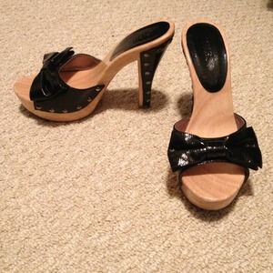 🎀✨Wooden Guess Heels✨🎀