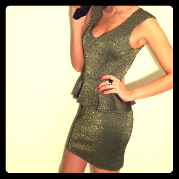 Dresses & Skirts - Gorgeous Shimmery Emerald Green Gold Peplum Dress