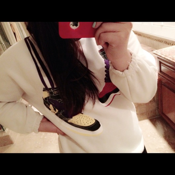 SNEAKERS SWEATER - Picture 4 of 4