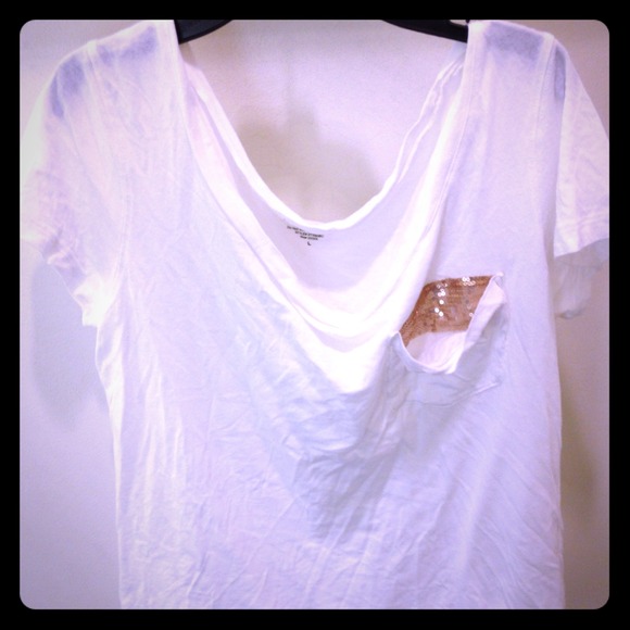 *SOLD IN BUNDLE* Chic white tee
