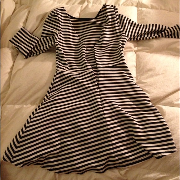 Striped dress - Picture 2 of 4