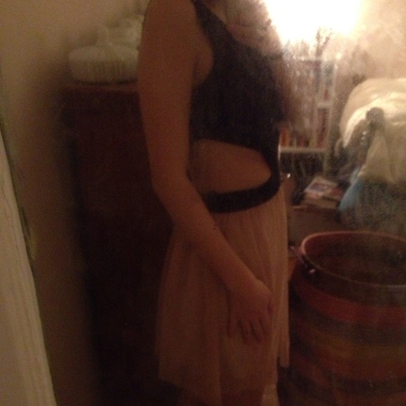 Dress with cutouts - Picture 2 of 3
