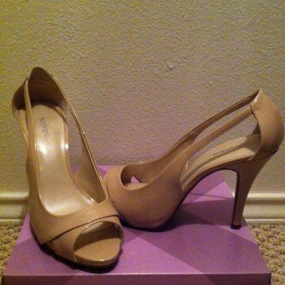 Shoes - Picture 2 of 4