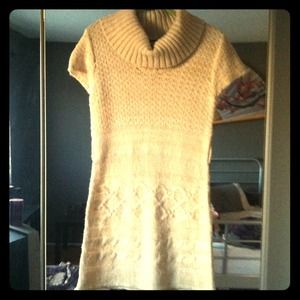 Short sleeved sweater dress with belt loops