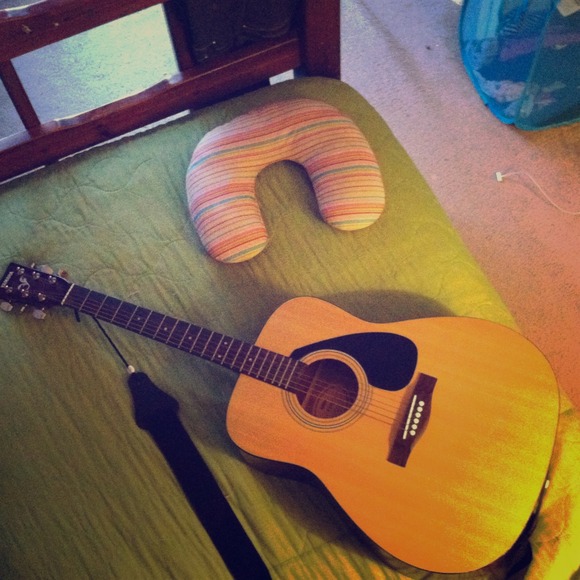 Acoustic guitar !