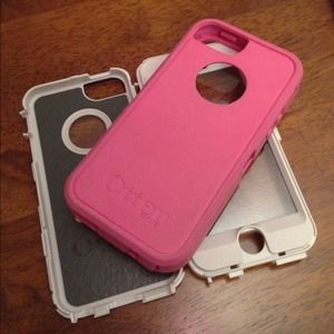 🚫ON HOLD! Pink and white otterbox for iphone 4/4s