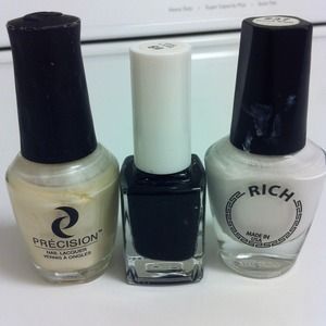Black and white nail polish combo!