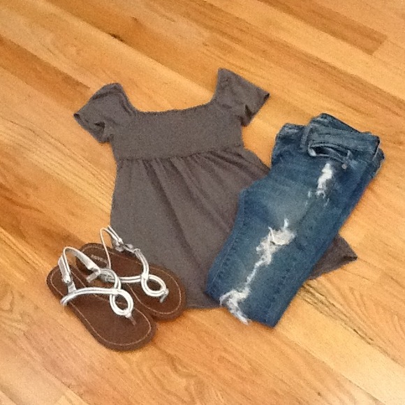Mossimo Supply Tops - ❌SOLD❌Grey Mossimo Supply spring/summer top.